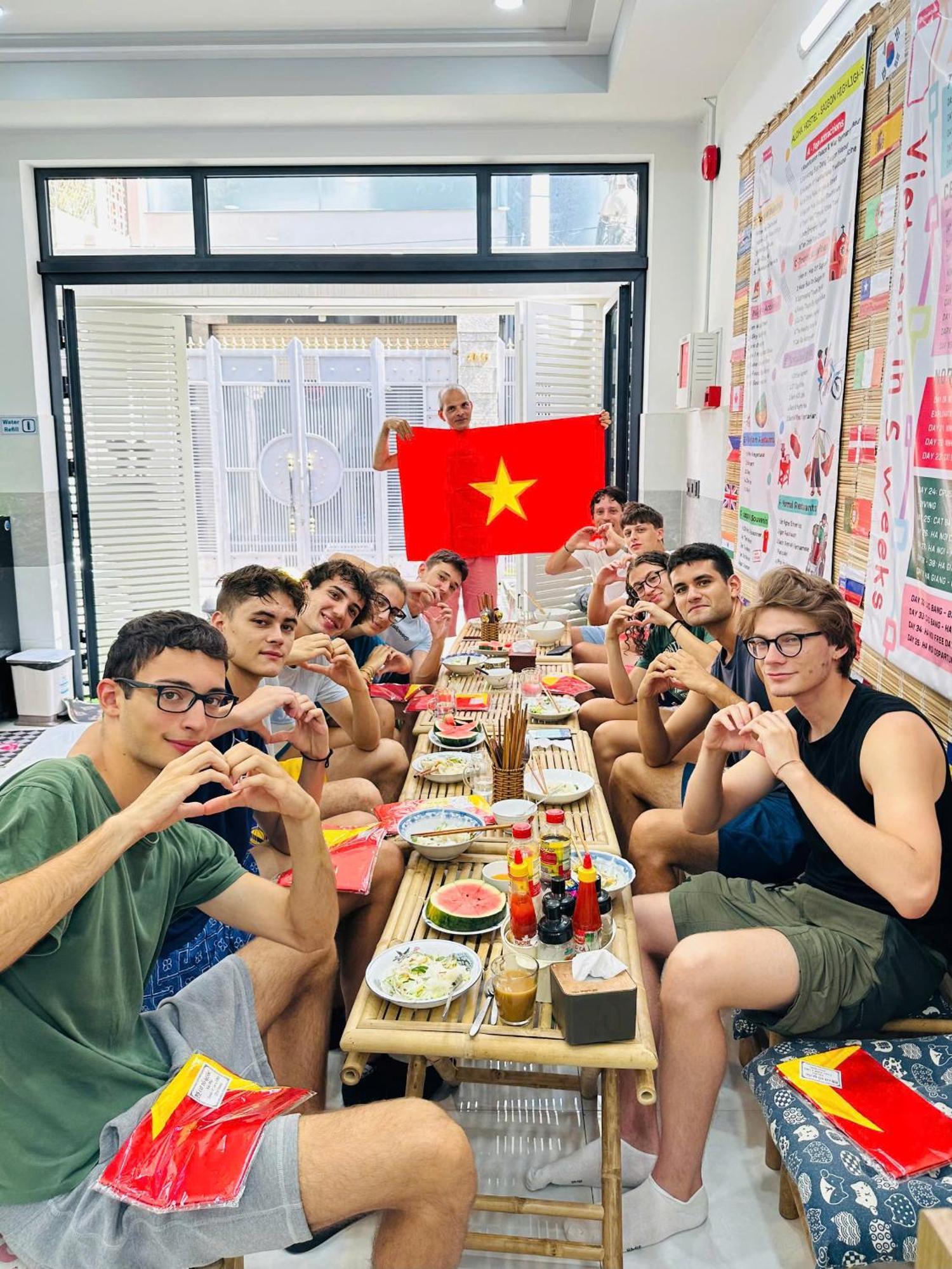 Aloha Saigon Premium Hostel By Local Travel Experts - Newly Opened, Less-Touristy Location, Spacious Rooms, Glass Shower Bathroom, Free Breakfast & Walking Tour Ho Chi Minh City Exterior photo